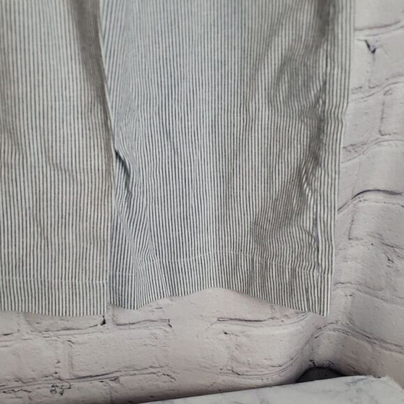 Forever 21 Stripped Pants - Picture 5 of 8